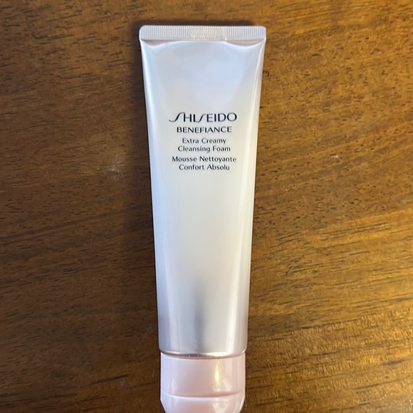 SHISEIDO BENEFIANCE Extra Creamy Cleansing Foam - Picture 1 of 3